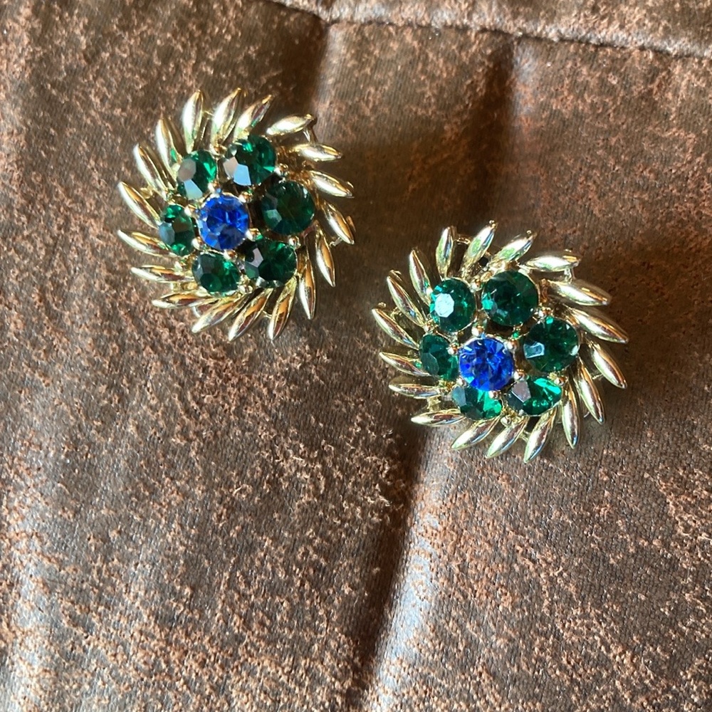Vintage Beautiful Lisner Blue & Green Rhinestone Clip On Earrings